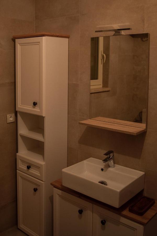 Apartment Laetitia Kaštelir Buitenkant foto