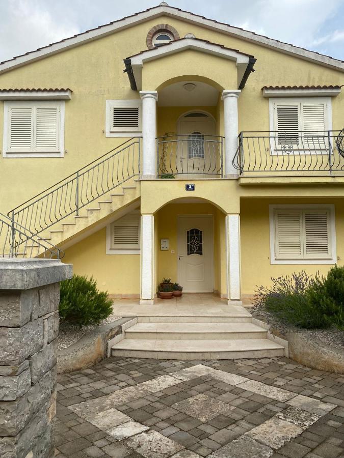 Apartment Laetitia Kaštelir Buitenkant foto
