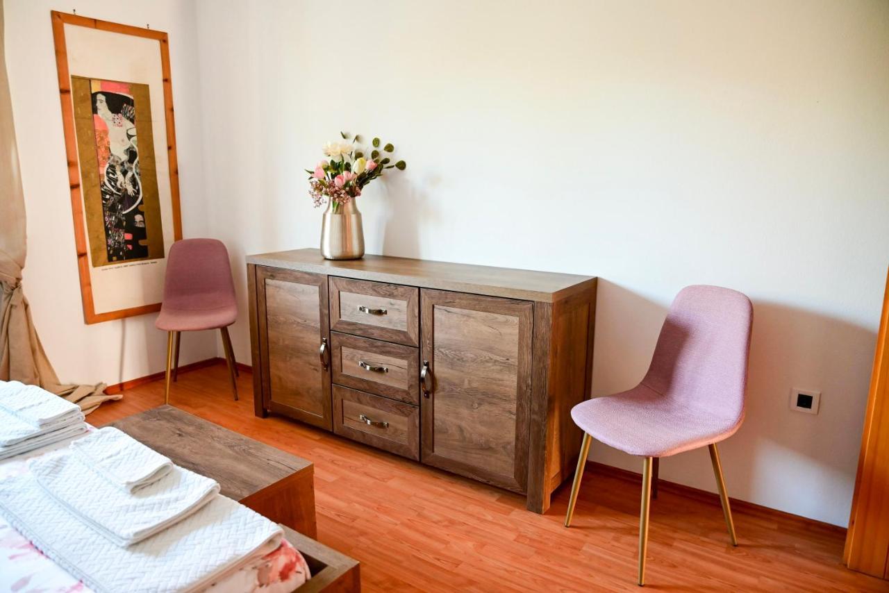 Apartment Laetitia Kaštelir Buitenkant foto