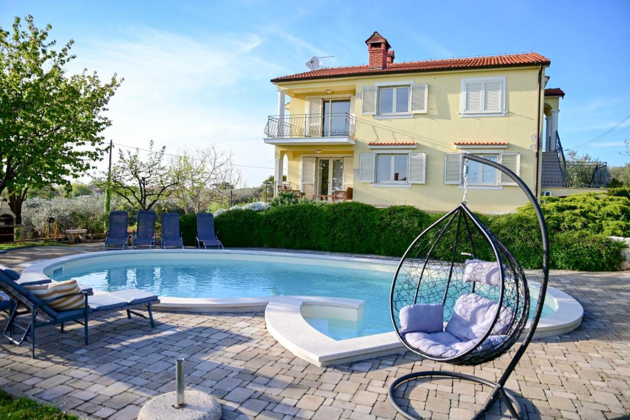 Apartment Laetitia Kaštelir Buitenkant foto