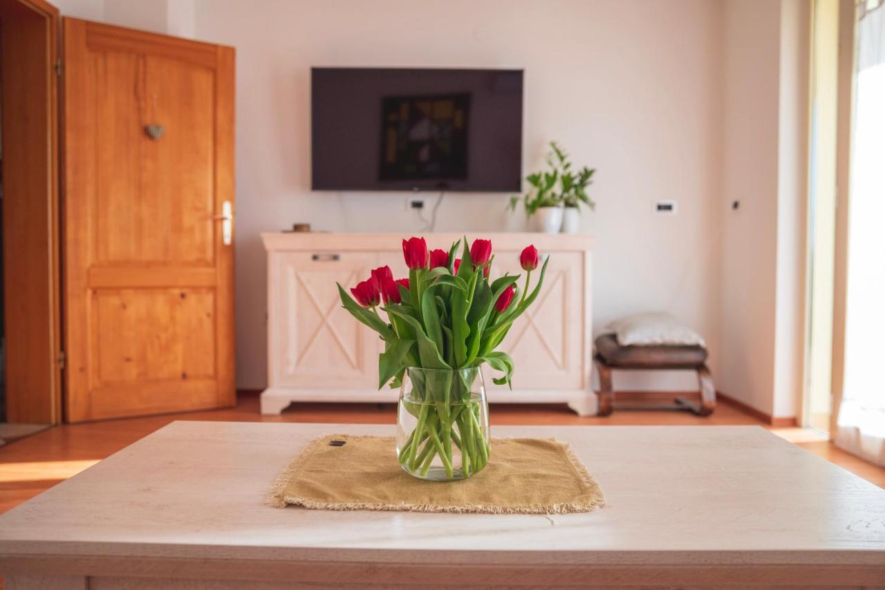 Apartment Laetitia Kaštelir Buitenkant foto