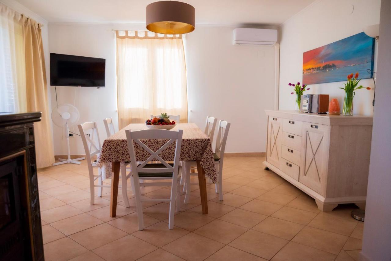 Apartment Laetitia Kaštelir Buitenkant foto