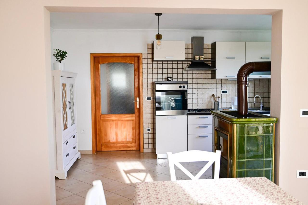 Apartment Laetitia Kaštelir Buitenkant foto
