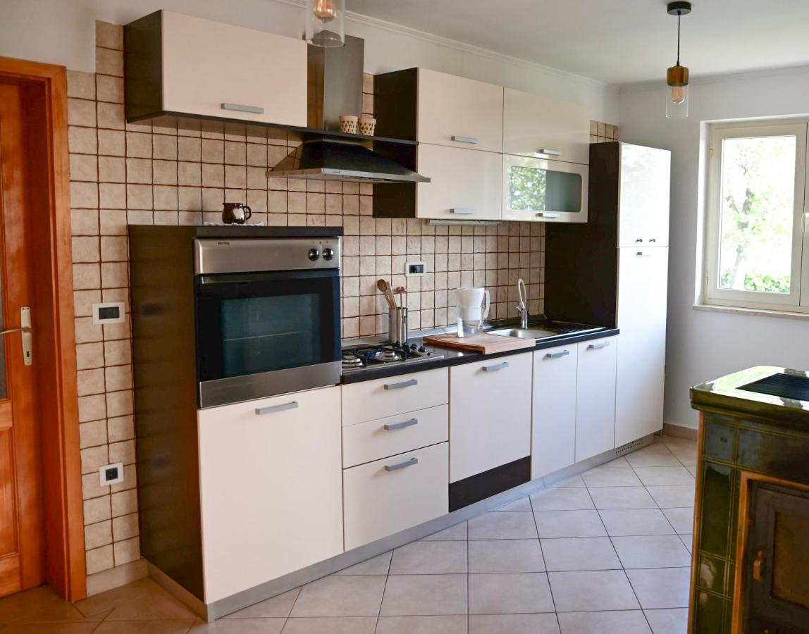 Apartment Laetitia Kaštelir Buitenkant foto