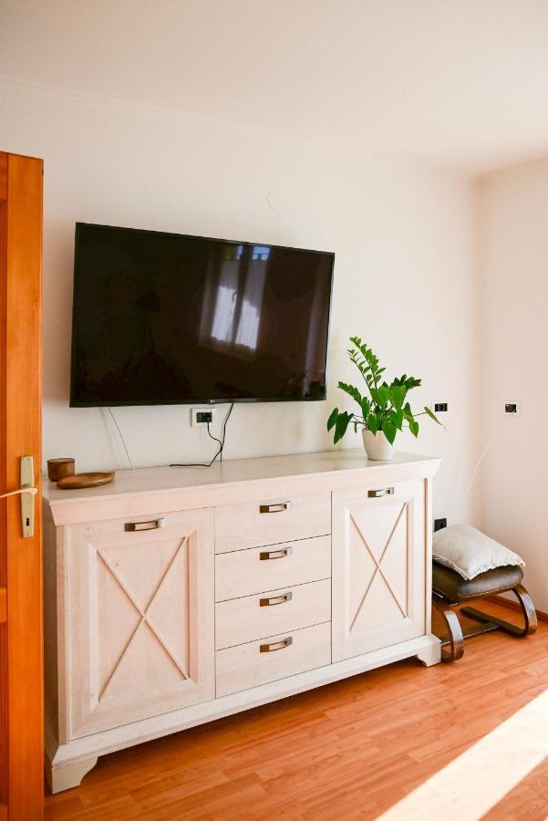 Apartment Laetitia Kaštelir Buitenkant foto